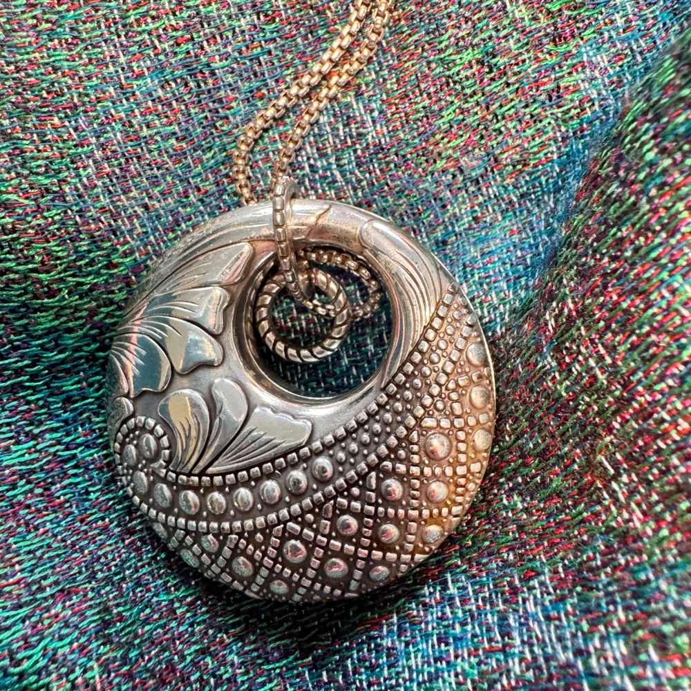 Brighton Trust Your Journey Large Circle Crystal Pendant (Reversible) - Picture 3 of 3